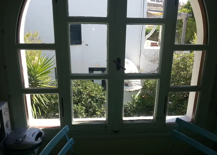 Ξενοδοχείο με διαμερίσματα & Rania 3*